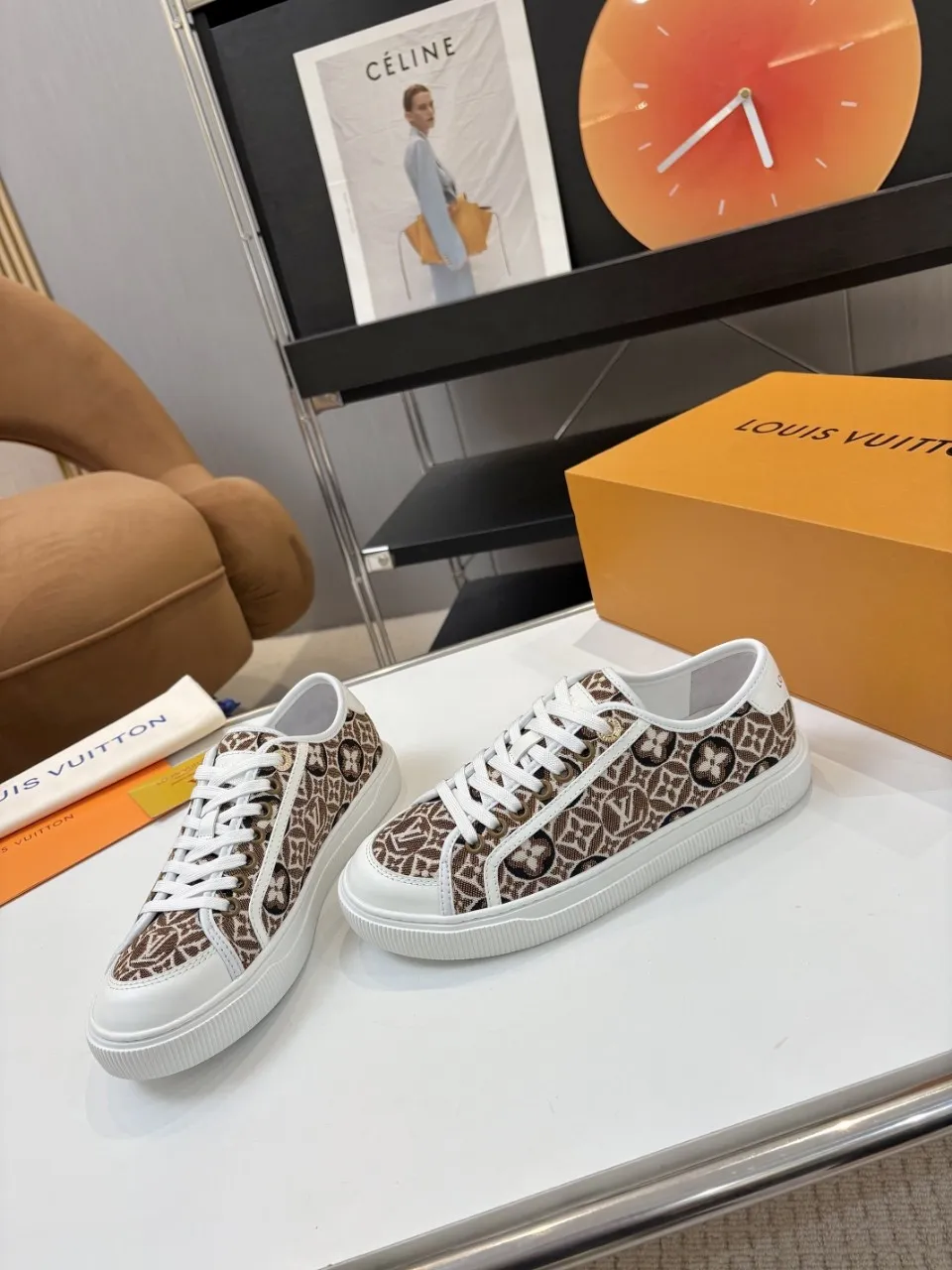 p580🐮🐮 LV couple skate shoes｜Classic jacquard, the ultimate code for a sweet outing! 👫** This pair of shoes is Louis Vuitton's love letter to fashionistas💌 - **classic presbyopic skate shoes**, the perfect choice for couples to go out on the street!  🔸 **Luxury details are a must-have**: Jacquard fabric  🔸 **So comfortable that you don’t want to take it off**: The sheepskin lining is skin-friendly and breathable, warm in autumn and winter without stuffing your feet, refreshing in spring and summer without being sticky, and you can wear it with a high-end feel in all seasons!  🔸 **Steady sense of security**: Non-slip rubber outsole, perfect grip, accompanying you through romantic streets.  **💑 Couple outfit inspiration**: ▪️ For boys, pair with leggings + baseball cap for a trendy street look!  ▪️ Girls can wear short skirts or shark pants, and the sweet and cool style is easy to choose~ **#Louis Vuitton #couple shoes #presbyopia classic** **👉 Click to collect and become the most fashionable CP in the circle of friends with him! ** Fabric: Imported cowhide/classic jacquard fabric Lining: Sheepskin lining Sole: Original rubber sole Size: Women’s size 35-42 (40/41/42 customized) Men’s size 39-45 (39.45 customized)